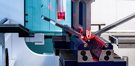 Treffler Auftragsfertigung Lasertechnik Abkanten im Dickblechbereich