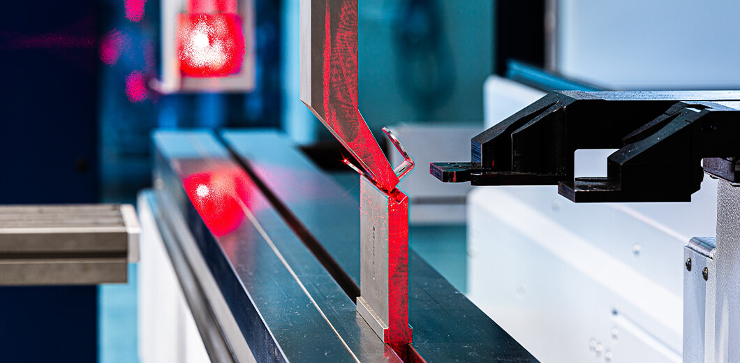 Treffler Auftragsfertigung Lasertechnik Abkanten im Dünnblechbereich