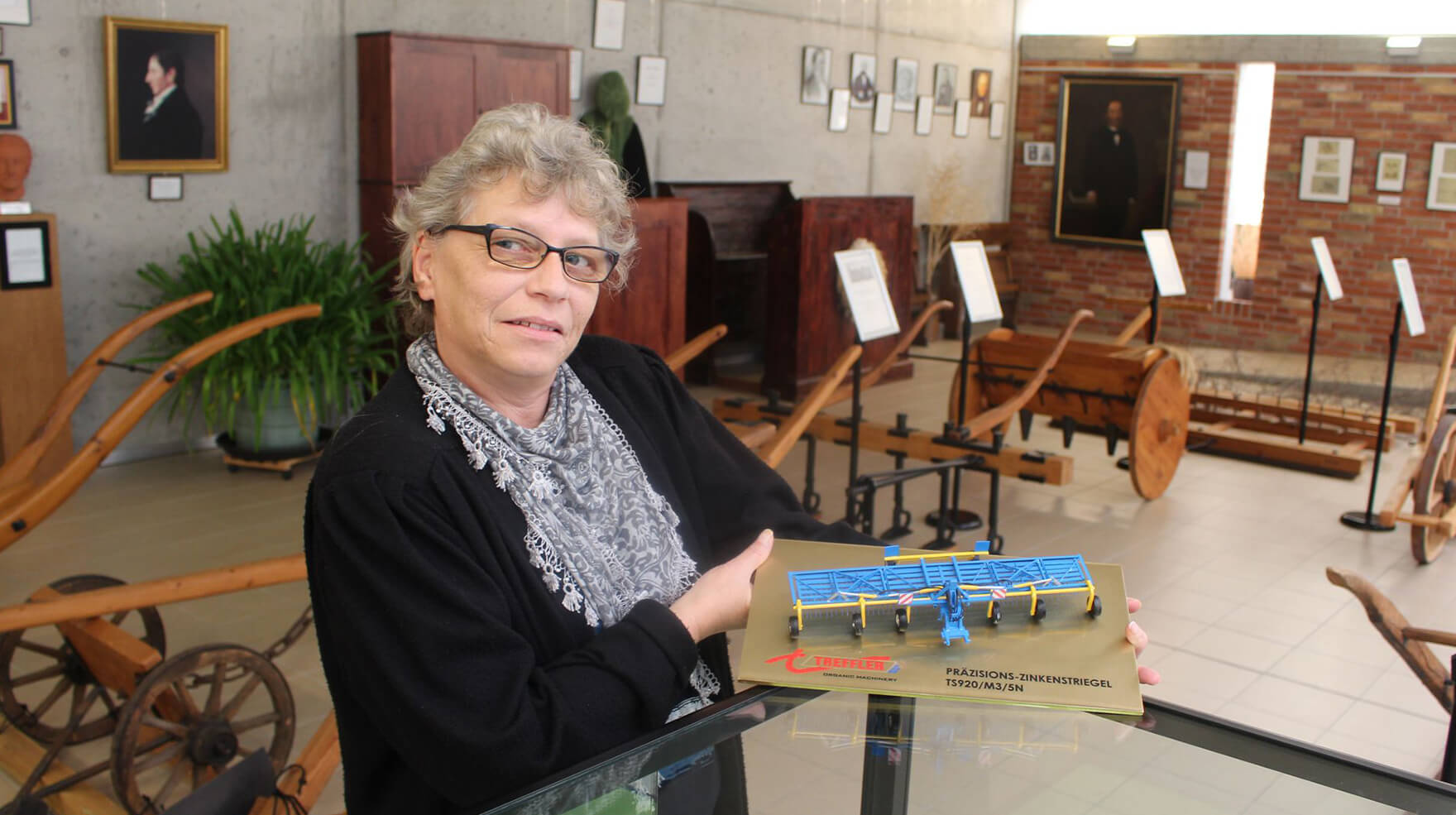 Treffler News und Neuigkeiten - Der Striegel in der Thaer Ausstellung